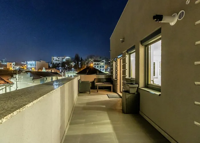 Modern And Stylish Apartment W Terrace